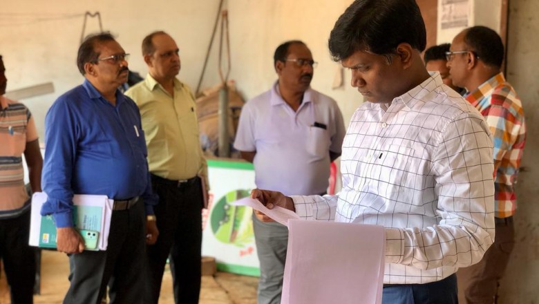 कलेक्टर ने किया सहकारी समिति का निरीक्षण खाद बीज का लिया जायजा...