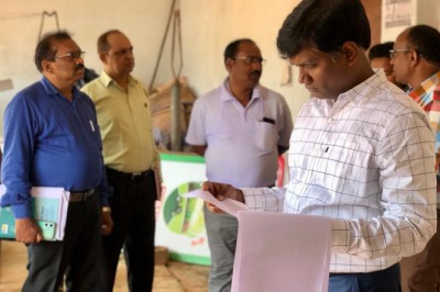 कलेक्टर ने किया सहकारी समिति का निरीक्षण खाद बीज का लिया जायजा...