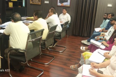 आमरन अनशन कर सिविल सेवा आचरण नियम का उल्लंघन करने पर प्रहलाद ठाकुर को आयुक्त ने जारी किया नोटिस...