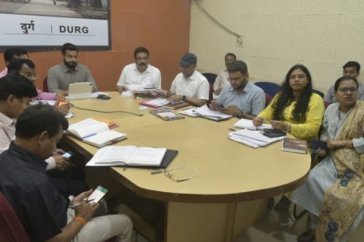 निर्वाचन कार्यों को सर्वाेच्च प्राथमिकता दें, कलेक्टर ने बीएलओ, सुपरवाईजर और आरइओ को वीसी के माध्यम से दिए निर्देश...