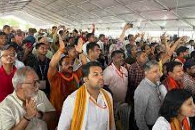प्रधानमंत्री के जाने के बाद नेताओं ने बताई अपनी ताकत: प्रेस रिलीज जारी कर बताया रायपुर में किसने कितनी भीड़ भेजी....
