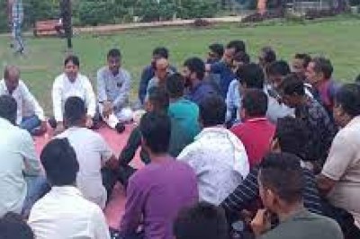 भिलाई के हर बूथ में कांग्रेस बना रही कमेटी :देवेंद्र यादव का किला मजबूत करने मनोज पाण्डेय ने संभाली कमान, सिखा रहे बूथ मैनेजमेंट की कला...
