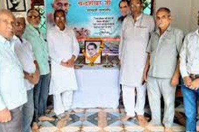 समाजवादी नेताओं ने रुआबांधा के पूर्व प्रधानमंत्री चंद्रशेखर को श्रद्धांजलि दी,साथ ही उनके आदर्शों को बताया...