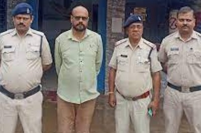 चिटफंड कंपनी का डायरेक्टर अरेस्ट :लोगों से करोड़ों रुपए ठगी करने के मामले में फरार था आरोपी....