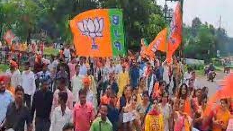 भिलाई में भारतीय जनता पार्टी जिंदाबाद, कांग्रेस मुर्दाबाद  : नारेबाजी के दौरान अचानक लगाने लगे देवेंद यादव जिंदाबाद के नारे, अब वीडियो हो रहा वायरल