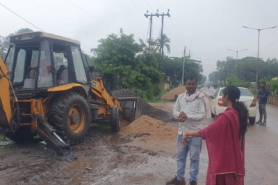 अतिक्रमण हटाकर की जा रही है नालियों की सफाई, पानी निकासी के लिए बनाई जा रही है व्यवस्था, बरसात को देखते हुए भिलाई निगम अलर्ट...