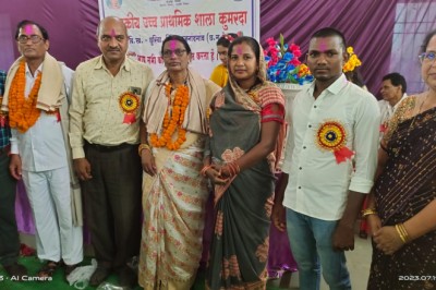 प्रधान पाठक दोहा राम साहू, हेमलता यादव को शाला परिवार ने किया सम्मानित, दी बिदाई,कुमरदा मे शिक्षको का बिदाई  समारोह आयोजित...