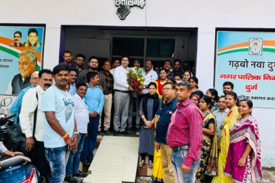 विधायक अरुण वोरा, महापौर धीरज बाकलीवाल व आयुक्त लोकेश चन्द्राकर से कर्मचारी/अधिकारियों ने की मुलाकात महंगाई भत्ते में वृद्धि किये जाने पर मुख्यमंत्री का ह्दय से आभार व्यक्त किया...