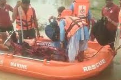 बाढ़ में फंसे 6 स्कूली बच्चों का रेस्क्यू: SDRF ने मोटर बोट से पार कराई नदी...