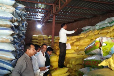 ’’रासायनिक खाद भण्डारण विक्रय में अनियमितता पर कार्यवाही’’