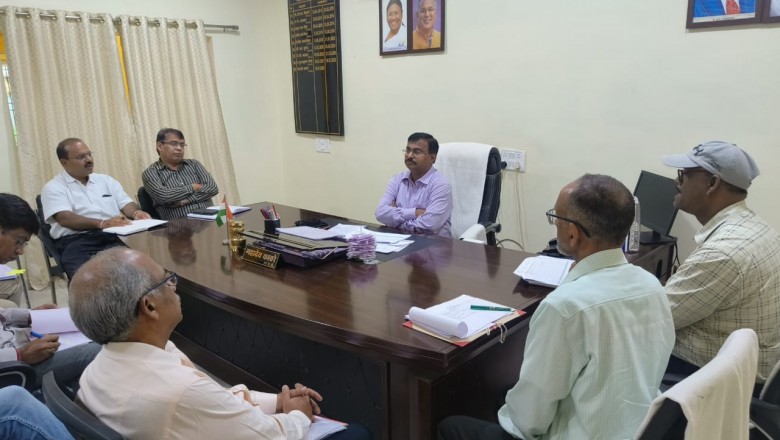 संभागायुक्त  कावरे ने अधीक्षण अभियंताओं की ली बैठक, अभियंताओं को निर्माण कार्याे में तेजी लाने के दिये निर्देश...