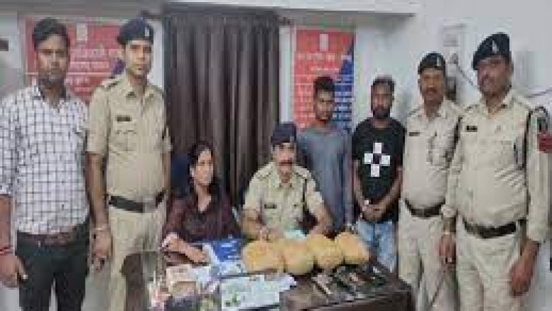 ट्रेन से गांजा तस्करी, 2 अरेस्ट, कट्‌टा, कारतूस भी जब्त: ओडिशा से लेकर आए थे माल,महिला ने किचन के अंदर छिपाया था गांजा, वह भी गिरफ्तार...