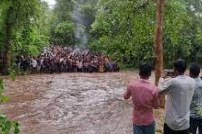 छत्तीसगढ़ में आज भी बारिश का अलर्ट:रायपुर समेत सभी जिलों में बरसेंगे बादल, वॉटरफॉल के पास फंसे पर्यटकों को निकाला गया...
