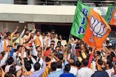 BJP का प्रदर्शन, ASP से भिड़े पूर्व मंत्री, जमकर बवाल : राजेश मूणत बोले-घूरकर मत देखना पटेल साहब,जनता के लिए मर भी जाऊंगा...