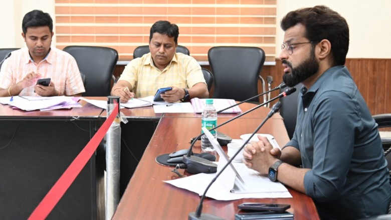 कलेक्टर द्वारा सड़कों में बैठे अवांरा पशुओं की रोकथाम हेतु कारगर पहल करें अधिकारी,सड़क दुर्घटना पर पशुपालकों के विरूद्ध होगी धारा-133 के तहत कार्यवाही...