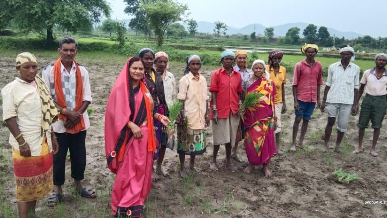 भारतीय जनता पार्टी के सक्रिय सदस्य भाजपा नेत्री हेमिन लाउत्रे ने पांड़ादाह  मंडल में किसानो ,मजदूरों के बीच पहुंची  योजनाएँ उपलब्धियों को कराया अवगत...