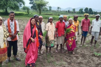 भारतीय जनता पार्टी के सक्रिय सदस्य भाजपा नेत्री हेमिन लाउत्रे ने पांड़ादाह  मंडल में किसानो ,मजदूरों के बीच पहुंची  योजनाएँ उपलब्धियों को कराया अवगत...