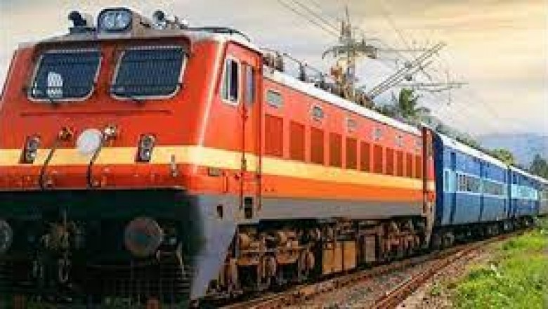 रेलवे का नया आदेश : अपनी बर्थ पर सोए तो लगा देंगे जुर्माना, 10 मिनट बाद आए तो खो बैठोगे अपनी सीट....
