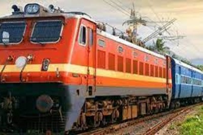 रेलवे का नया आदेश : अपनी बर्थ पर सोए तो लगा देंगे जुर्माना, 10 मिनट बाद आए तो खो बैठोगे अपनी सीट....
