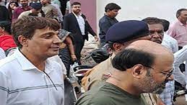 शराब घोटाले के आरोपियों पर नोएडा में एफआईआर दर्ज : अनवर ढेबर समेत 2 IAS अफसरों, SP त्रिपाठी और होलोग्राम कारोबारी पर केस दर्ज...