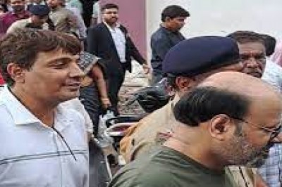 शराब घोटाले के आरोपियों पर नोएडा में एफआईआर दर्ज : अनवर ढेबर समेत 2 IAS अफसरों, SP त्रिपाठी और होलोग्राम कारोबारी पर केस दर्ज...