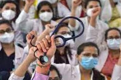 अनिश्चितकालीन हड़ताल : जूनियर डॉक्टर्स,OPD में काम बंद कर करेंगे विरोध, मेकाहारा समेत प्रदेश के बड़े सरकारी अस्पतालों में इलाज होगा प्रभावित....