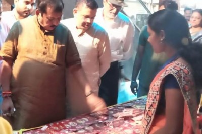 राजनांदगांव की खुबसूरत मिलेट की राखियां बनी आकर्षण के केन्द्र..सिटी मॉल दुर्ग में राखी विक्रय सह प्रदर्शनी का आयोजन...