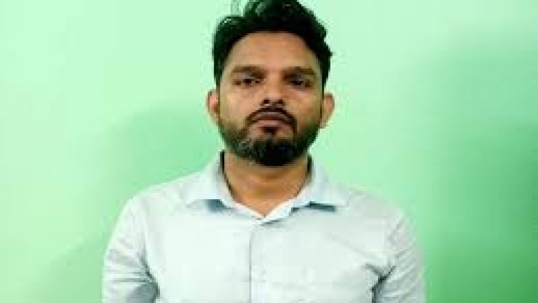 युवक गिरफ्तार : फॉरेन मेडिकल ग्रेजुएट एग्जामिनेशन में दूसरे की सीट पर बैठकर सॉल्व कर रहा था पेपर...