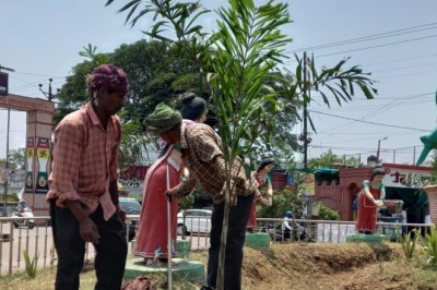 पौधारोपण अभियान, 58 दिनों में पांच हज़ार तीन सौ से ज्यादा पौधे लगाए गए...महापौर एवं आयुक्त ने शहर के नागरिकों एवं समाजसेवी संस्थानों से की अपील....