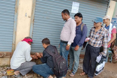 मोहारा फ्लाई ओव्हर के नीचे मुख्यमंत्री स्वावलंबन योजनांतर्गत निर्मित दुकानो में अनाधिकृत कब्जारत 5 दुकानों में निगम ने की सील बंद...