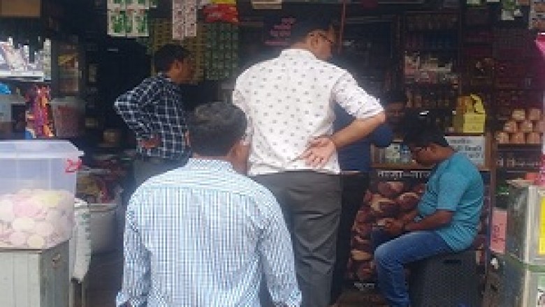 प्रतिबंधित प्लास्टिक उपयोग करने पर कार्यवाही करने निगम की टीम पहुॅची आज गुडाखू लाईन फल मार्केट...