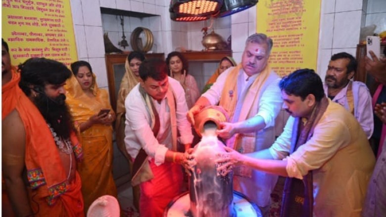 भिलाई में सावन सोमवार पर राज राजेश्वरी मंदिर में अजय जामवाल ने किया रुद्राभिषेक...साथ ही 1100 रुद्राक्ष भी बाटें...
