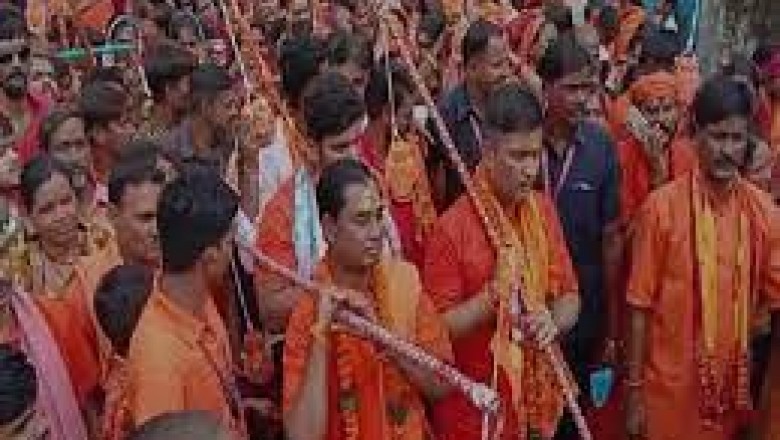 कांवड़ यात्रा में शामिल होकर CM पुत्र ने किया जल अर्पित :बड़ी संख्या में महिलाएं और अन्य भक्त हुए शामिल...पहुंचे देवबलोदा मंदिर...