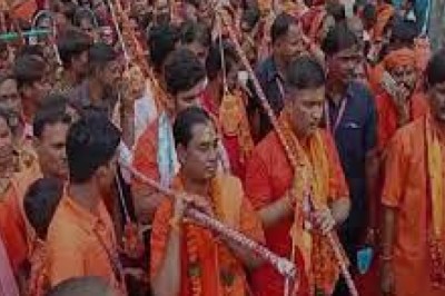कांवड़ यात्रा में शामिल होकर CM पुत्र ने किया जल अर्पित :बड़ी संख्या में महिलाएं और अन्य भक्त हुए शामिल...पहुंचे देवबलोदा मंदिर...