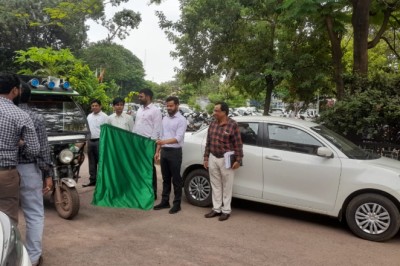 कलेक्टर ने फाइलेरिया उन्मूलन हेतु 15 प्रचार-प्रसार रथ को हरी झंडी दिखाकर किये रवाना....