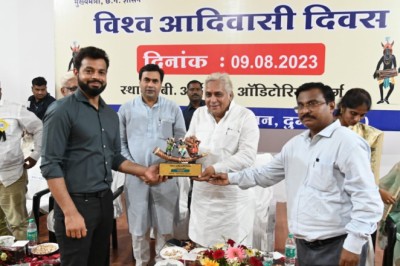 विश्व आदिवासी दिवस मनाया गया-  समाज के प्रतिभावान विद्यार्थियों हुए सम्मानित