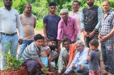 आज़ादी के 75 वां वर्ष के अमृतकाल के पावन उत्सव के उपलक्ष्य में ग्राम में वृक्षारोपण कार्य किया गया