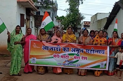 अमृत महोत्सव:मेरी माटी मेरा देश के तहत स्व सहायता समूहों द्वारा शहर के विभिन्न वार्डों में निकाली तिरंगा रैली