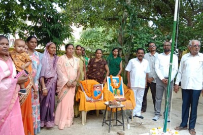 आयुष हेल्थ एंड वेलनेस सेंटर शासकीय आयुर्वेद औषधालय सुरगी मे ध्वजारोहन....