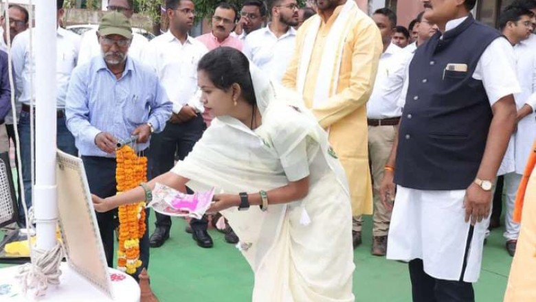 जिला पंचायत में अध्यक्ष गीता घासी साहू ने किया ध्वजारोहण....