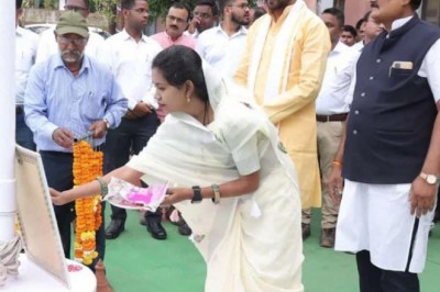जिला पंचायत में अध्यक्ष गीता घासी साहू ने किया ध्वजारोहण....