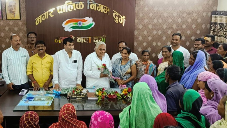 विधायक एवं महापौर द्वारा स्वच्छता दीदीयों का मानदेय राशि मे बढोतरी को लेकर मुख्यमंत्री का किया आभार व्यक्त...