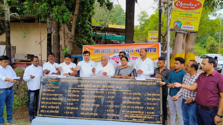 विधायक,महापौर व आयुक्त ने मुटठी भर मिट्टी लेकर ली शपथ: देश के बलिदान देने वाले वीरो को समर्पित अभियान...मिटटी को नमन वीरो का वंदन...