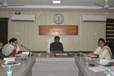कलेक्टर ने एकलव्य विद्यालय एवं शासकीय चिकित्सालय का किया आकस्मिक निरीक्षण...विद्यार्थियों से भेंट कर आवश्यक दिए मार्गदर्शन...
