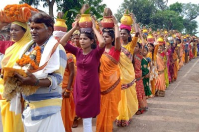मुड़पार मे  द्वादश ज्योतिर्लिंग का भव्य शोभा यात्रा  निकाली गई...सप्त दिवसीय संगीतमय श्री शिव महापुराण ज्ञान यज्ञ...