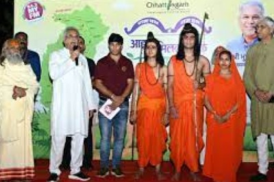 आज मुख्यमंत्री भूपेश बघेल के हाथो चंदखुरी के कौशल्या माता मंदिर में राम वन का शिलान्यास और वृक्षारोपण ...