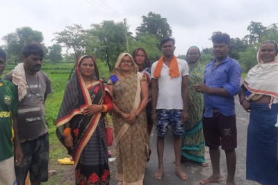 हेमिन लाउत्रे : भाजपा के पक्ष में समर्थन मांगने खेत मे पहुंची....