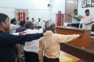 निगम मेें सद्भावना दिवस पर अधिकारियों व कर्मचारियों को आयुक्त ने दिलायी शपथ....