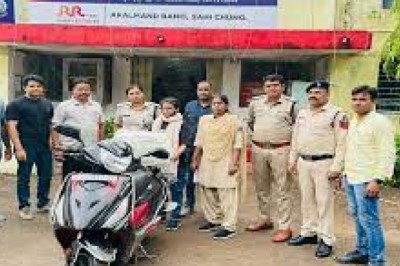 स्कूटी से गांजा तस्करी :युवती गिरफ्तार.....रायपुर से ले जा रही थी राजनांदगांव...चेकिंग में पकड़ी गई....