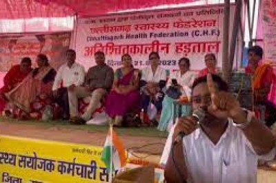 अनिश्चितकालीन हड़ताल पर प्रदेशभर के स्वास्थ्यकर्मी : इलाज के लिए भटक रहे मरीज....